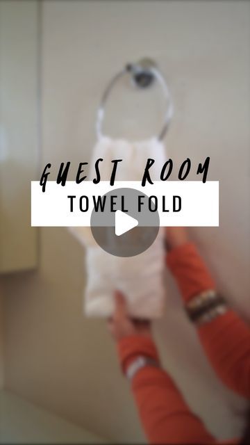 Rohina on Instagram: "🤍 Want to add a hotel touch to your guest bathroom? Here’s how you can display a hand towel and face towel set with a very simple fold.  Super easy, but looks like you’ve really put in the extra effort! Hope you all try it!  . . Turkish Cotton Towels - @aa.living  . #diyspa #spatowel #trythisathome #decordiy #towel #hoteldecor #foldingtutorial #towelfolds #towelfolding #towelfold #facetowel #handtowel #diyhomedecor #foldingtechnique #foldinghack #towelhack #homehack" Bathroom Hand Towel Styling, Hand Towel Decor, Hanging Bath Towels Display, How To Display Hand Towels In Bathroom, How To Fold Bathroom Towels, How To Fold Thick Towels, Fold Hand Towels Bathroom, Hand Towel Placement Bathroom, How To Fold Towels Like A Hotel