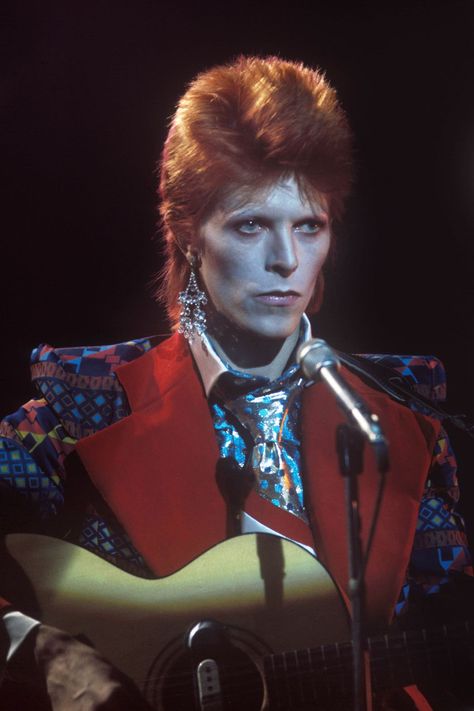 David Bowie Fashion, David Bowie Pictures, Bowie Ziggy Stardust, Handsome People, David Bowie Ziggy, Major Tom, Robert Smith, Pretty Star, Ziggy Stardust