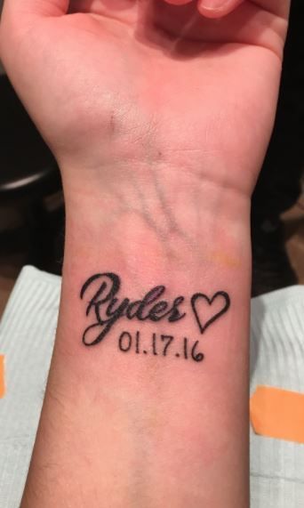 Hearts And Names Tattoos, Where To Get Your Boyfriend Name Tatted, Cute Tattoos With Boyfriend Name, Tattoo Ideas Boyfriends Name, Tattoo Ideas For Girlfriend Name, Name And Birthday Tattoos For Women, Couple Tattoos Names Ideas, Tattoo Ideas For Husbands Name, Husband Name Tattoo Ideas For Women