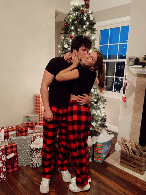 Christmas Couple Photos, Christmas Couple Pictures, Matching Christmas Outfits, Couple Pajamas, Cute Relationship Pics, Matching Christmas Pajamas, Cute Couple Outfits, Couple Goals Teenagers, Cute Relationship Photos