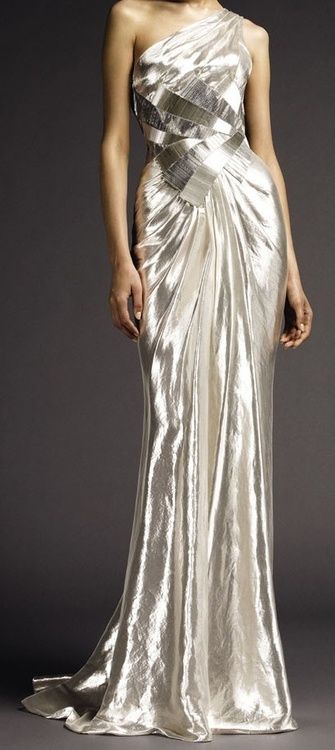 Silver metallic one shoulder gown Donatella Versace, Fashion Design Inspiration, Mode Glamour, 파�티 드레스, Atelier Versace, فستان سهرة, Moda Vintage, Beauty And Fashion, Gianni Versace