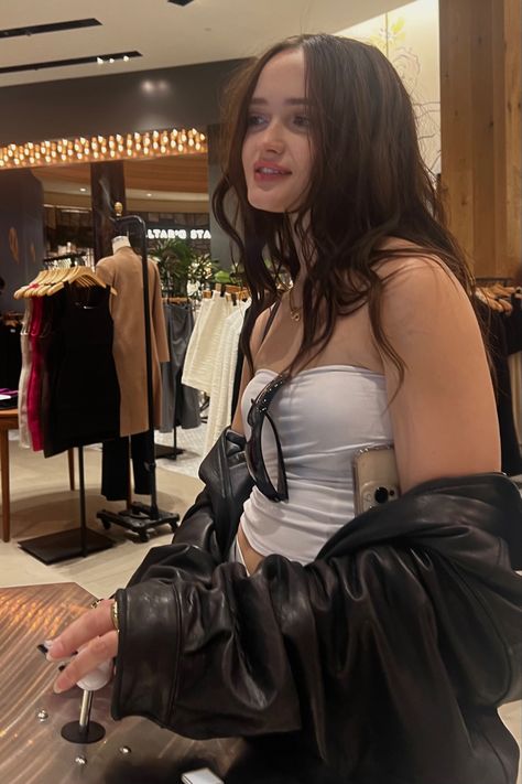 #straplesstop #tubetop #outfit #leather #jacket #girl #model #aesthetic White Tube Top Outfit Jeans, Tube Top Outfit Jeans, White Tube Top Outfit, Tube Outfit, Top With Jacket, Outfit Leather Jacket, Tube Top Outfits, White Tube Top, Black Tube Top