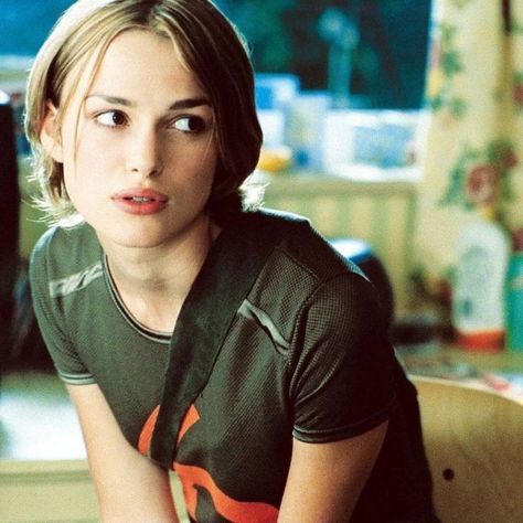 16-year-old Keira Knightley in 'Play Like Beckham', 2002 cinema archives Kira Knightly, Kira Knightley, Elisabeth Swan, Kiera Knightley, Beckham Hair, Kiera Knightly, Sherilyn Fenn, Ropa Hip Hop, Bend It Like Beckham