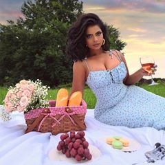 K I K I (@kikirajx0) • Instagram photos and videos Picnic Images, Special Occassion Dress, Occassion Dresses, Date Dress, Picnic Inspiration, Floral Print Dress Long, Bandage Dresses, Picnic Date, Cottagecore Fashion