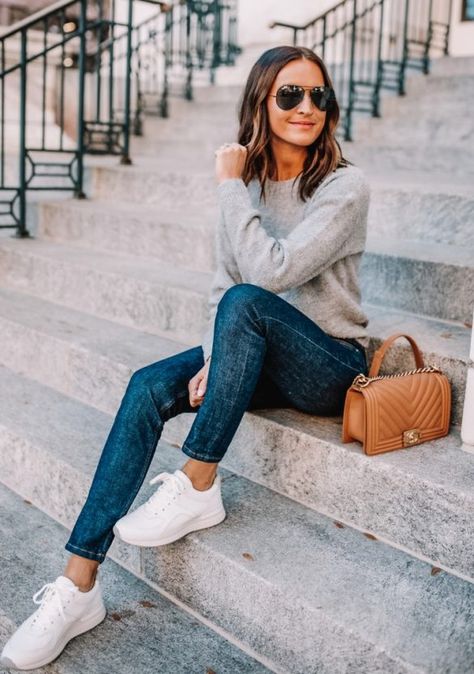 Gray Sweater Outfit, Fashion Intern, Tennis Shoes Outfit Work, Grey Sweater Outfit, Outfit Tennis, Elegante Outfits, Tennis Shoe Outfits Summer, Lauren Kay Sims, Airport Outfits