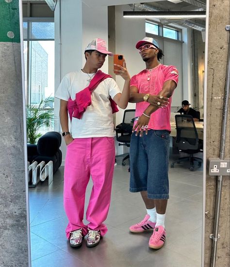 Pink Outfits Aesthetic Men, Pink Outfit Men Streetwear, Mexican Streetwear, Black Men Aesthetic, Streetwear Outfit Men, Pink Shoes Outfit, Pink Streetwear, Mens Fits, Outfits Bonitos