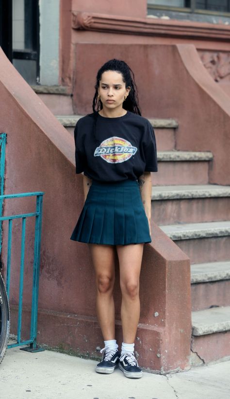 Zoe Kravitz Dickies, High Infidelity Zoe Kravitz Outfits, Robin High Fidelity Outfits, High Fedility Zoe Outfits, High Fedility Zoe, Zoe Kravitz Fashion, High Fidelity Zoe Kravitz, Zoe Kravitz High Fidelity, Zoe Kravitz Tattoos