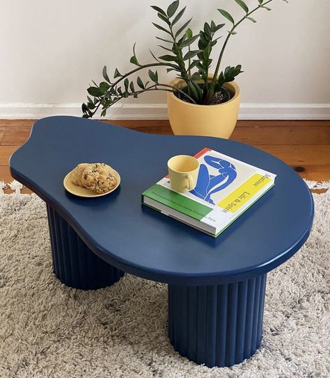 Funky Coffee Tables, Eclectic Coffee Tables, Colorful Coffee Table, Funky Living Rooms, Blue Coffee Tables, Cute Furniture, Pastel Room, Pinterest Room Decor, Diy Coffee Table