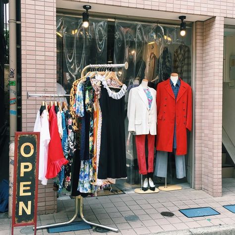 10 Tokyo Thrift Stores Where You Can Score Branded Goods For Cheap Thrifting In Japan, Shopping In Tokyo, Places In Tokyo, Tokyo Shopping, Vintage Clothing Stores, Japan Trip, Resale Shops, Consignment Shops, Shopping Day