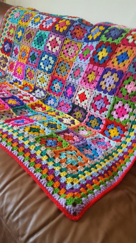 For the Love of Crochet Along: Crochet Blanket Fabulous Bright Colourful Granny Squares Afghan 50 x 50 Crochet Blanket Vintage, Granny Square Haken, Crochet For Beginners Blanket, Crochet Blanket Afghan, Crochet Granny Square Blanket, Fun Fair, Haken Baby, Granny Square Blanket, Square Blanket