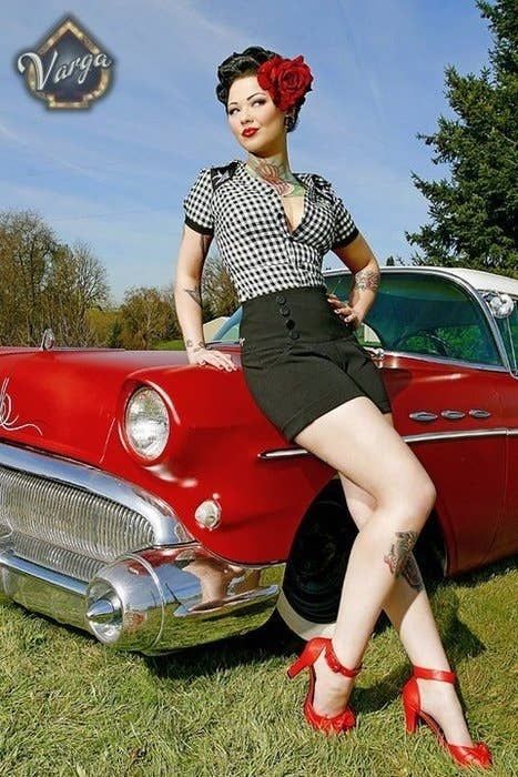 Stile Pin Up, Moda Pin Up, Mode Pin Up, Mode Rockabilly, Rockabilly Mode, Tongue Bars, Pinup Photoshoot, Pinup Poses, Pinup Vintage