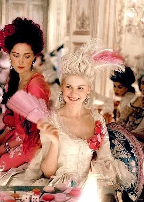 Marie Antoinette Aesthetic, Marie Antoinette Movie, Marie Antoinette Party, Marie Antoinette Costume, Marie Antoinette 2006, Marie Antionette, Rococo Fashion, 18th Century Fashion, Sofia Coppola