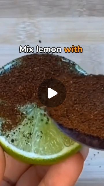 Coffee And Lemon Face Mask, Use Of Coffee For Skin, Coffee Hacks For Skin, Coffee Powder Face Mask, Coffee On Face, Coffee Face Mask For Glowing Skin, Coffee And Honey Face Mask, Coffee Mask For Face, Coffee For Face