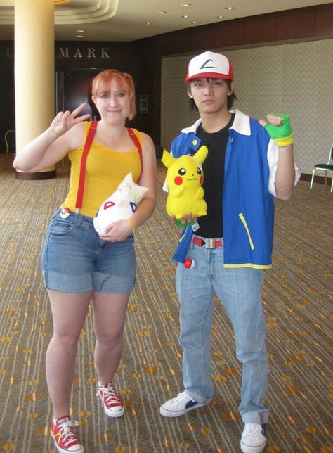 Diy Pokemon Trainer Costume, Ash Catchem Costume, Ash Costume Pokemon, Pokemon Costumes Women, Pokemon Outfits Ideas, Pokemon Costumes Kids, Ash From Pokemon, Ash Pokemon Costume, Pokemon Trainer Cosplay