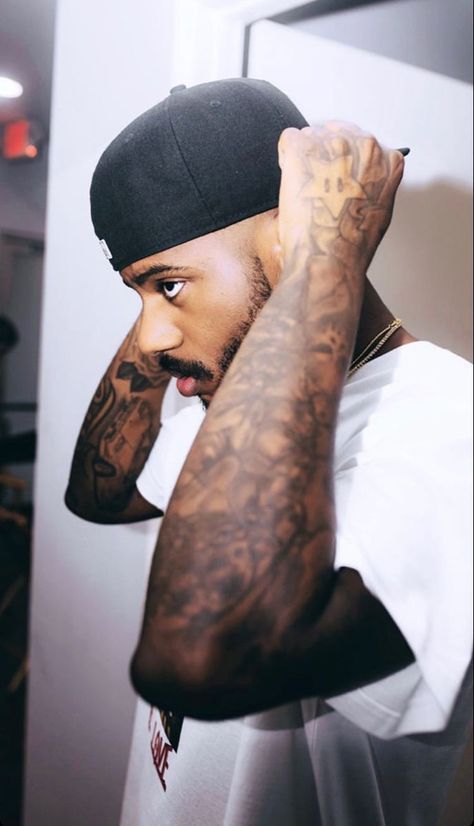 Bryson Tiller Wallpaper, Rappers Aesthetic, N Photo, Celebrity Selfies, R&b And Soul, Cute Lockscreens, Youtube Home, Best Barber, Bryson Tiller