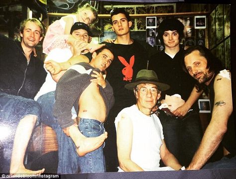 Fellowship of the ink: Orlando Bloom shared a flashback photo of himself getting tattoos with his Lord Of The Rings castmates in the early 2000s Humour, Orlando Bloom, Orlando Bloom Legolas, Lotr Cast, Lotr Funny, Viggo Mortensen, Elijah Wood, Ian Mckellen, Fellowship Of The Ring