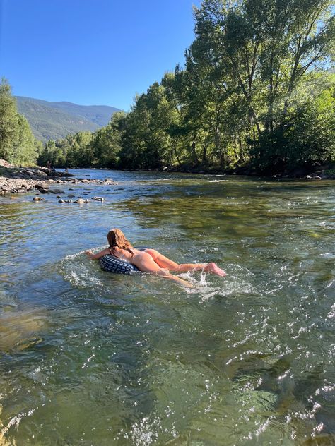 donut river Bonito, Photo In River Ideas, River Trip Pictures, River Party Ideas, River Rafting Aesthetic, Float Trip Aesthetic, River Day Aesthetic, Aesthetic River Pictures, Summer River Aesthetic