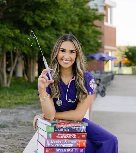 Fall Nursing Graduation Pictures, Professional Nursing Pictures, Pinning Ceremony Outfit Nursing, College Graduation Nursing Pictures, Senior Nursing Student Pictures, Nursing Photoshoot Graduation, Nursing School Graduation Pictures With Family, Graduation Pictures In Scrubs, Nurse Photoshoot Ideas