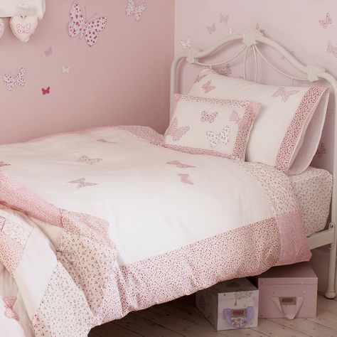 #LauraAshleySS14   love butterflies and these will certainly have the children springing out of bed in the summer Patchwork, Butterfly Bedroom, Beige Bed Linen, Beautiful Flooring, Pink Paradise, Butterfly Pink, Luxury Bedding Collections, Bedding Sets Online, Luxury Bedding Sets