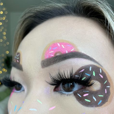 Emoji Makeup Looks, Donut Makeup Look, Emoji Makeup, Makeup Emoji, Graphic Makeup, Brown And Pink, Face Painting Designs, Painting Designs, Makeup Look