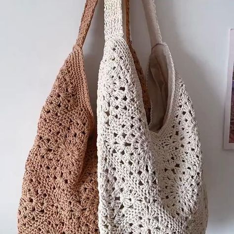 Very impressive and stylish crochet granny's square tote bag,hand bags, beach bag designs Diy Laine, Crochet Boho Bag, Crochet Beach Bags, Crochet Purse Pattern Free, Crochet Bag Pattern Free, Crochet Shoulder Bag, Bag Pattern Free, Crochet Market Bag, Crochet Handbags Patterns