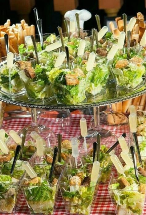 Essen, Finger Foods For Wedding Reception Appetizers, Wedding Reception Food Stations, Wedding Reception Appetizers, Bridal Shower Snacks, Bridal Shower Baskets, Wedding Finger Foods, Wedding Food Table, Individual Appetizers