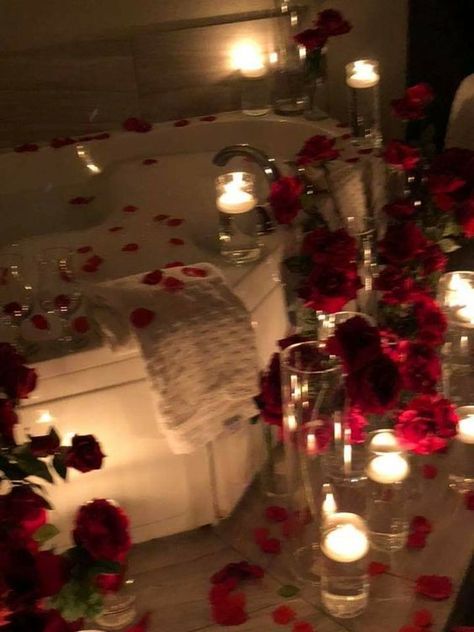 Romantic Room Surprise, Romantic Dinner Decoration, Romantic Room Decoration, Romantic Date Night Ideas, Romantic Surprise, Cute Date Ideas, Romantic Room, Dinner Decoration, Romantic Night