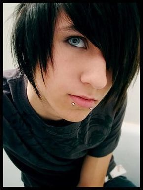 this might be the most famous pic of alex evans. god i love him *__* Emo Mode, Guys With Black Hair, Emo Boy Hair, Emo Haircuts, Style Emo, Emo Hairstyle, Alex Evans, Cute Emo Guys, Cultura Punk