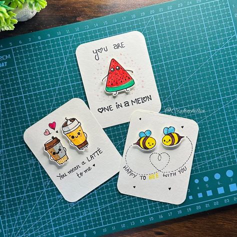 Cute pun cards🫶🏻✨ DM to order! Shipping worldwide🌍 . . . . . . #cardmaking #cardidea #birthdaycardideas #artist #valentinesday #easycrafts #artistsoninstagram #craftideas #easycard #craft #diycard #diy #explore #puncard . [ Card idea, Easy card idea, Birthday card idea , Pun cards ] Birthday Ideas Cards Diy, Birthday Card Ideas Diy Easy, Cute Gift Ideas Birthday, Cute Gift Notes, Easy Card Drawings, Easy Diy Crafts With Paper, Easy Cute Things To Make, Diy Note Cards Ideas, Mini Birthday Cards Diy