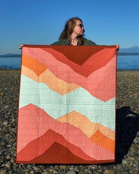 Steph | Bookends Quilting on Instagram: "My baby Ridges at the beach! I’m pretty in love with this version 😍 I think I actually had these colors picked out before settling on the colors for my cover quilt 😂 Pssst if you want to be the first to know about kits for this version and my cover make sure you’re signed up for my newsletter! (link in bio to sign up) Pattern: #RidgesQuilt releasing 8/30 Fabric: @artgalleryfabrics pure solids from @pasadenaquiltstudio" Patchwork, Mountain Quilt, Mountain Quilt Pattern, Tiny Landscape, Colorwork Chart, Mountain Quilts, Park Models, Modern Quilt Patterns, Half Square Triangles