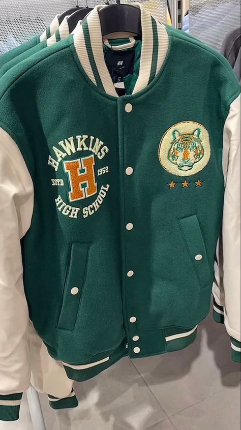 Varsity Jacket High School, High School Jacket, Hawkins High School, Max Stranger Things, Green Varsity Jacket, Senior Jackets, Stranger Things Outfit, School Jacket, School Shirt Designs