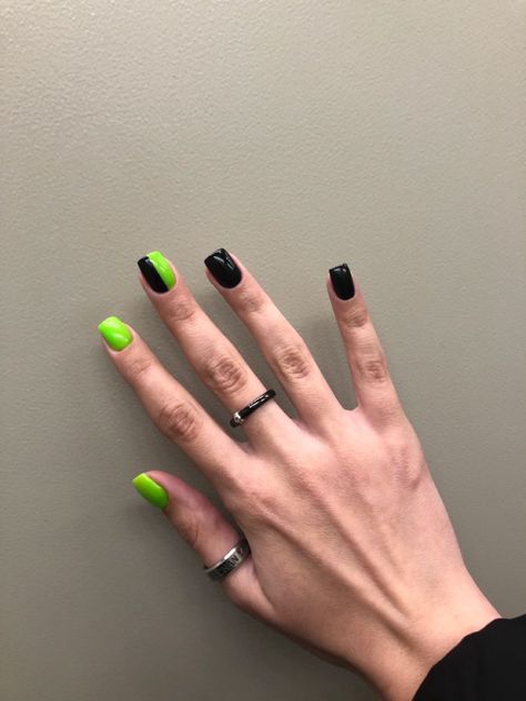 Green Nails Black Tips, Black Nail Green Tip, Black And Green Manicure, Bodypainting, Green An Black Nails, Lime Green Nails With Black, Green Black And Purple Nails, Black Green Halloween Nails, Black Nails Green Tips