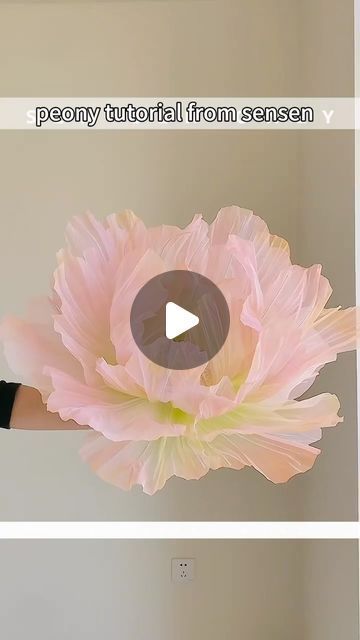 Tela, Diy Giant Flower Petals, Giant Flowers Wedding Decoration, Large Tulle Flowers Diy, Giant Organza Flower Tutorial, Giant Fabric Flowers Diy, Giant Flower Diy, Giant Fabric Flowers, Diy Tulle Flowers