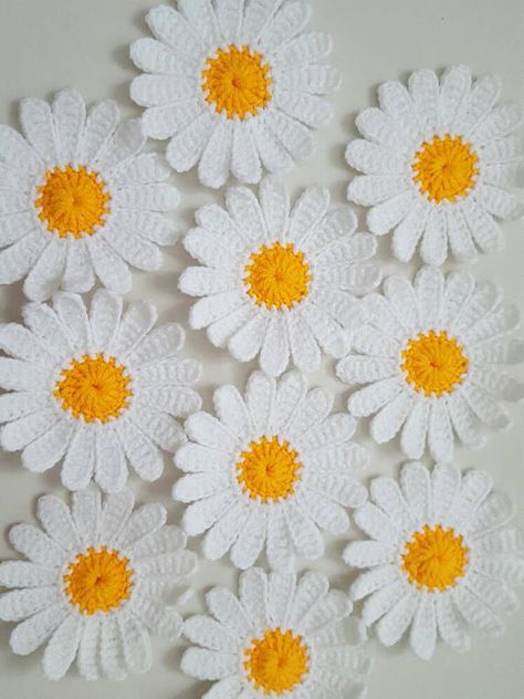 Marguerite Flower, Super Easy Crochet, Crochet Appliques, Crochet Flowers Free Pattern, Amazing Crochet, Crochet Daisy, Crochet Work, Crochet Sunflower, Flowers Handmade