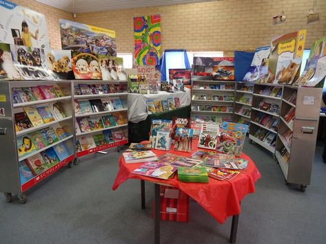 And finally, whenever it was Scholastic Book Fair day at school: 23 Simple Little Things That Used To Bring Millennials So Much Happiness 90s Childhood, Scholastic Book Fair, Old Commercials, 90s Memories, School Memories, Book Fair, Famous Books, Pac Man, The Best Day