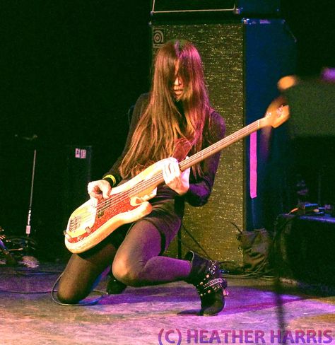 Ron Asheton, Paz Lenchantin, Kim Shattuck, Arte Punk, Bass Players, Women Of Rock, Perfect Circle, Guitar Girl, Female Pose Reference