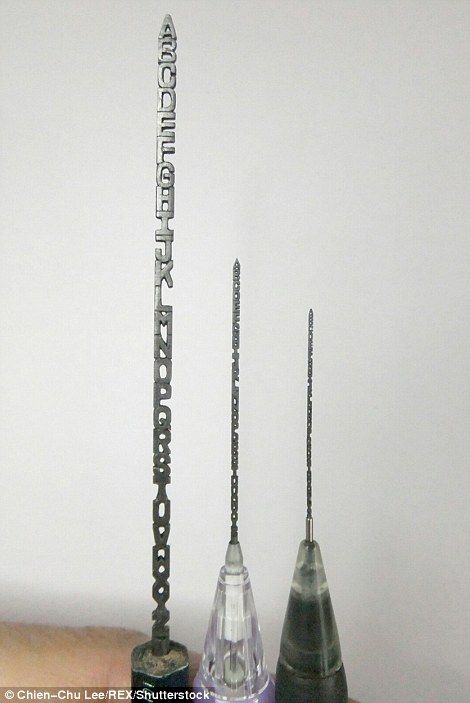 His narrowest piece of work is the entire English alphabet in a 0.5mm lead pencil (left) Crayon Art, Pencil Carving, Lead Pencil, Pencil Lead, Learn The Alphabet, Led Pencils, English Alphabet, Holistic Beauty, Graphite Drawings