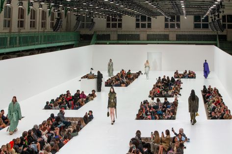 FRAME | Acne Studios shows what a runway set can become when music plays a primary role Electronic Music, Runway Design, Catwalk Design, Creativity And Innovation, Film Set, Roof Design, Stage Design, Taking Pictures, Design Process