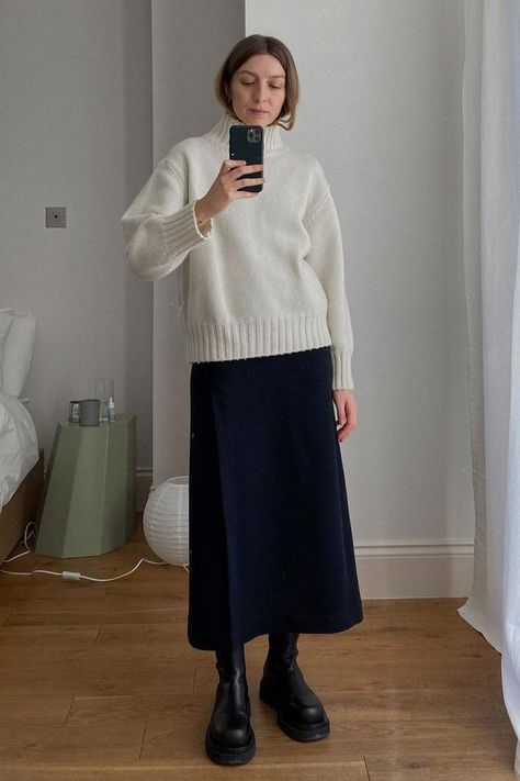 Midi Dress And Jumper Outfit, Knit Skirt Winter Outfit, Midi Skirt Autumn Outfit, Long Skirt Autumn Outfit, Long Skirt Outfit Fall, Dress In Winter Outfit, Midi Skirt Work Outfit, Long Skirts Winter, Work Outfit Skirt