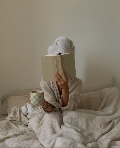 That Girl Life Morning Routine Checklist, Slow Mornings, Photographie Inspo, Cozy Aesthetic, Slow Life, Reading A Book, Jolie Photo, Night Routine, Slow Living