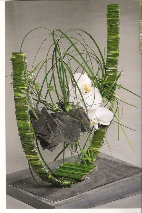 Contemporary Flower Arrangements, Floral Art Arrangements, Flower Structure, Easter Flower Arrangements, Modern Floral Design, Corporate Flowers, Unique Flower Arrangements, Flora Design, Floral Art Design