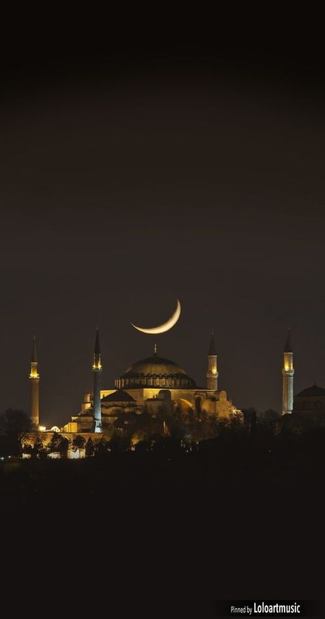 "The night view of Hagia Sophia" (Istanbul, Turkey) ~ by asikkk on Getty Images Islamic Art, Islamic Architecture, Hagia Sophia Istanbul, Magic Places, Beautiful Mosques, Hagia Sophia, صور مضحكة, Place Of Worship, Istanbul Turkey