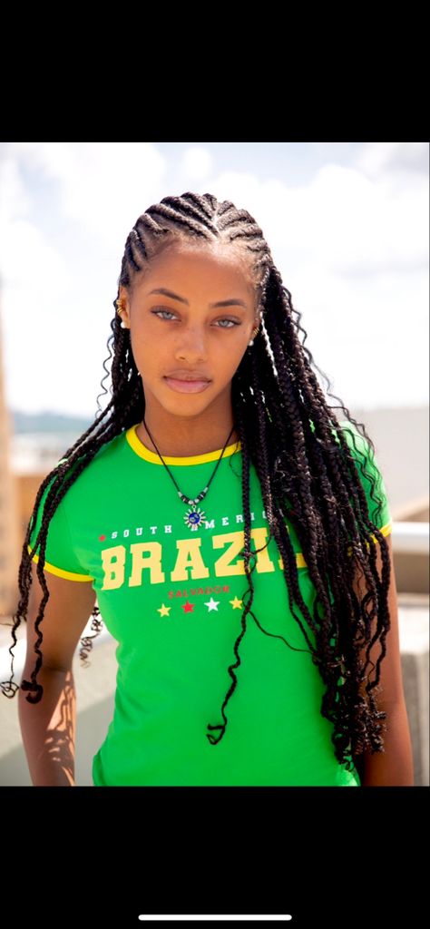 Arte Bob Marley, Brazil Girls, African Tops For Women, Brazilian Culture, Brazil Shirt, Brazilian Girl, Hairstyles Inspo, Prettiest Girl, African Tops