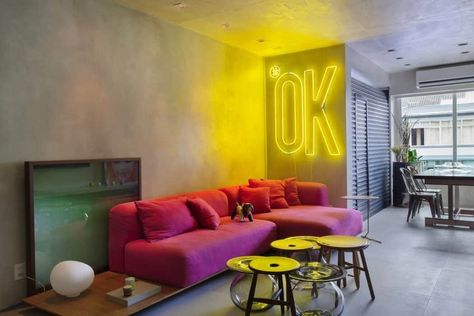 Modern bachelor pad of concrete in Rio de Janeiro Flat Design, Modern Bachelor Pad, Architecture Restaurant, Interior Design Per La Casa, Small Apartment Design, Tiny Apartment, Design Del Prodotto, Small Apartment, Stylish Furniture