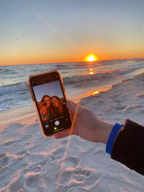 Pictures In Florida, Aesthetic Summer Pics To Recreate With 3 Friends, Photo Ideas For Vacation, Things To Do With Friends On Vacation, Beach Pictures Recreate, Summer Photos Ideas With Friends, Aesthetic Beach Friends Pics, Cute Vacation Pictures Friends, Best Friend Pictures On Beach