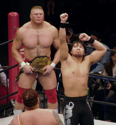 Brock Lesnar vs a young Shinsuke Nakamura Professional Wrestling, Shinsuke Nakamura, Japan Pro Wrestling, Professional Wrestlers, Vince Mcmahon, Wrestling Superstars, Brock Lesnar, Pictures Of People, Big Star