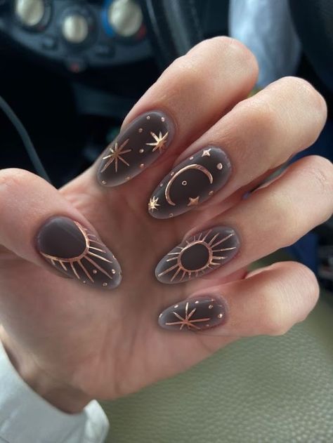 40 color french summer nails 2024 Witchy Nail Designs Almond, Korean Grunge Nails, Dark Academia Nail Designs, Dark Academia Nail Ideas, Nail Art Designs Witchy, Nail Art Dark Academia, Esoteric Nail Art, Moon Cycle Nails, Chrome Moon Nails