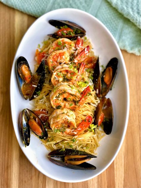 Monte Carlo Food, Fish Receipts, 3 Course Meal Ideas, Pasta Red Sauce, Pasta With White Wine, Seafood Pasta Sauce, Wine And Pasta, Wine Pasta Sauce, Gourmet Pasta