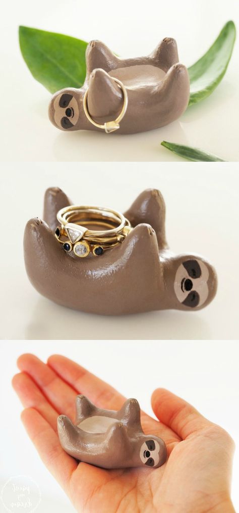 Sloth Jewelry Holder, Clay Crafts For Jewelry, Clay Art For Jewelry, Ring Holder Cute, Clay Rings Holder, Clay Ring Holder Aesthetic, Clay Ideas Ring Holder, Cute Jewelry Holders Diy Clay, Ring Holder Diy Clay