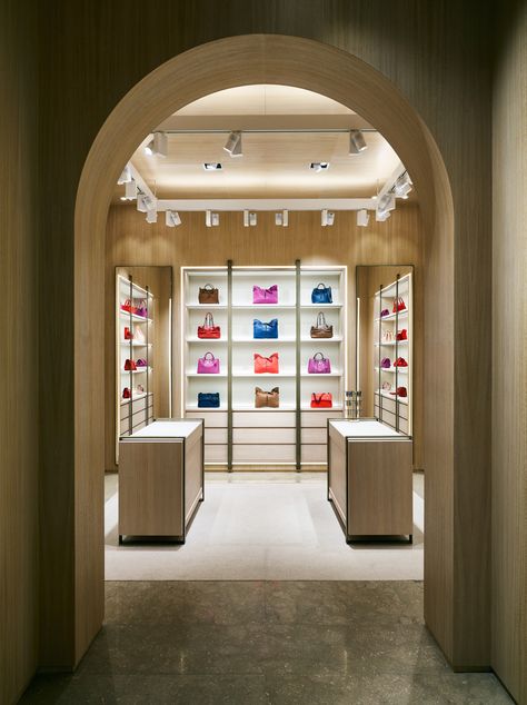 Los Angeles, Angeles, Colonial Revival Architecture, Handbag Display, Polished Concrete Flooring, Retail Store Interior Design, Desain Pantry, Retail Store Interior, Bag Display